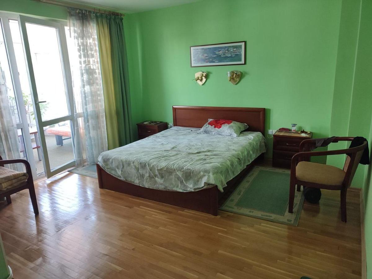 Spring Nebula Aparthotel Várna Kültér fotó